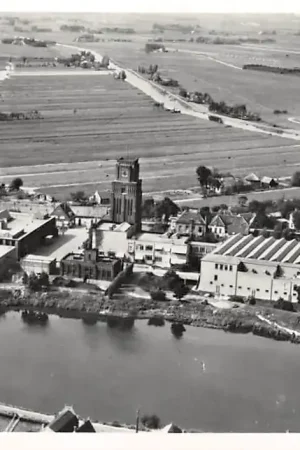 Autentyczny Moordrecht Hoofdkantoor en fabriek Koninklijke Vereenigde Tapijtfabrieken N.V. 1958 Luchtfoto HC30687