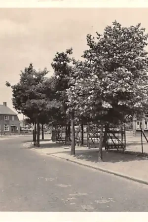 Autentyczny Voorthuizen Kerkstraat met school en Bushalte V.A.D. 1954 Veluwe HC30538