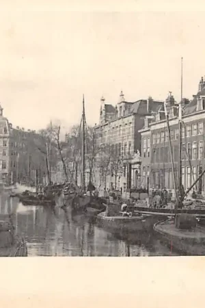 Amsterdam Kloveniersburgwal Binnenvaart schepen Scheepvaart HC30032 Rabat