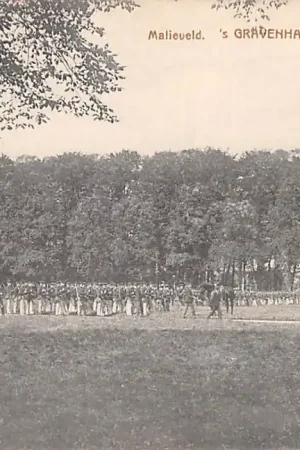 Autentyczny 's-Gravenhage Malieveld met soldaten Militair HC29577