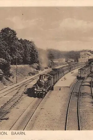Szybka dostawa Baarn Spoorbaan met Station en twee stoomtreinen Spoorwegen 1928 HC28328