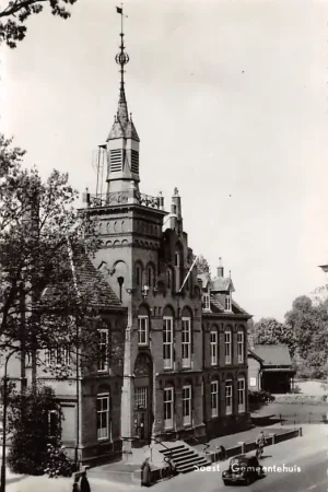 Zamów teraz Soest Gemeentehuis HC28305