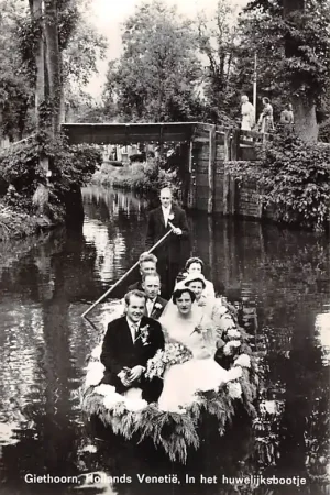 Giethoorn Hollands Venetië In het huwelijksbootje Bruiloft HC47187 Tylko dziś