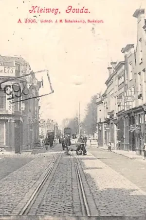Gouda Kleiweg bij de Kleiwegstraat met de stoomtram naar Oudewater op de Kleiwegbrug 1909 HC57393 Zwrot pieniędzy