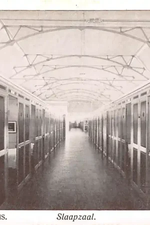 Amersfoort Utrechtseweg Pensionaat St. Louis Slaapzaal HC22467 Ekspresowa dostawa