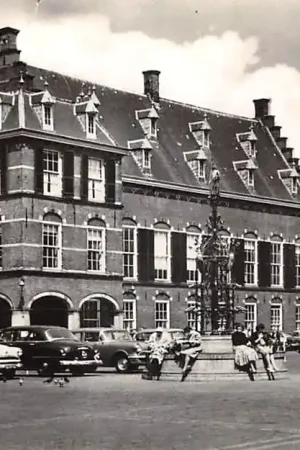 's-Gravenhage Den Haag Binnenhof met auto's 1961 HC57704 Kup teraz