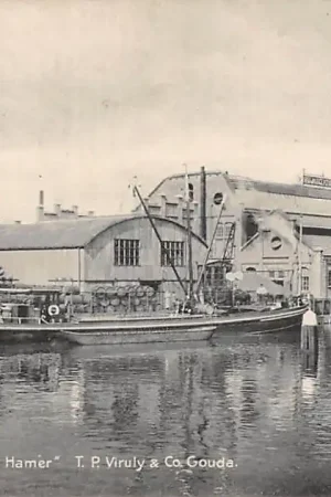 Tani Gouda Turfsingel Stoom-zeepziederij de Hamer T.P. Viruly & Co. Zeepfabriek 1912 Links de gracht van het Buurtje HC57443