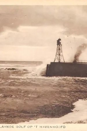 Scheveningen Overslaande golf op 't Havenhoofd 1934 's-Gravenhage HC44736 Premium