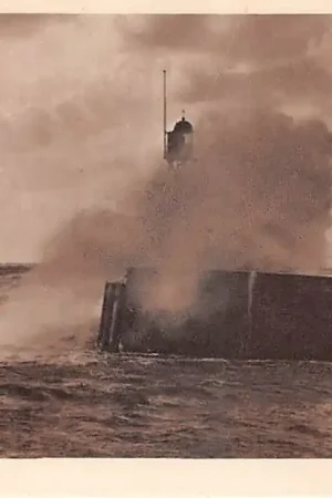 Tani Scheveningen Overslaande golf Haveningang 's-Gravenhage HC44735