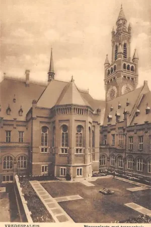 Zamów teraz 's-Gravenhage Vredespaleis Binnenplaats met trappenhuis HC37506