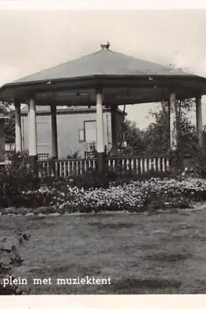 Sliedrecht Dr. Langeveldplein met muziektent 1949 HC36769 Wysoka jakość