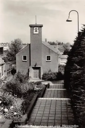 Sliedrecht Kerkgebouw van Vrijz. Hervormden 1963 HC36572 Promocja