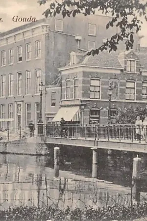 Tani Gouda Tiendewegbrug met ijsverkoper 1924 HC32027