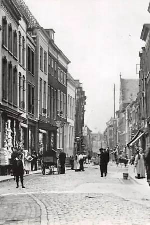 Zo was Dordrecht Voorstraat bij Torenstraat en Boomstraat omstreeks 1910 (1968) HC26768 Najlepsza cena