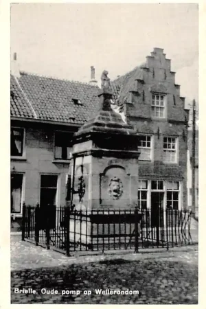Brielle Oude Pomp op Wellerondom 1956 HC24751 Niska cena
