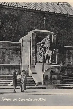 Dordrecht Standbeeld van Johan en Cornelis de Witt 1936 HC18173 Ekspresowa dostawa