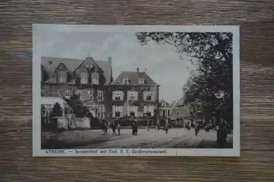 Utrecht Janskerkhof met Prof. F. C. Dondersmonument Darmowa dostawa